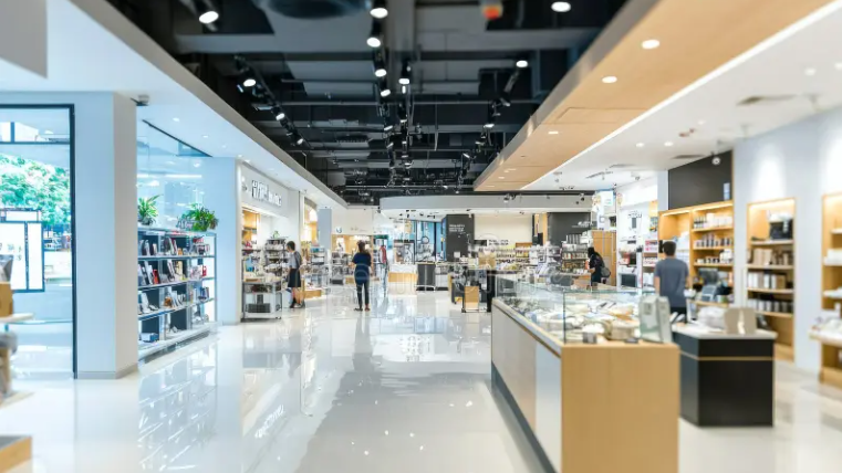 Transforming Retail: Tech Innovations in Visual Merchandising and Space Efficiency